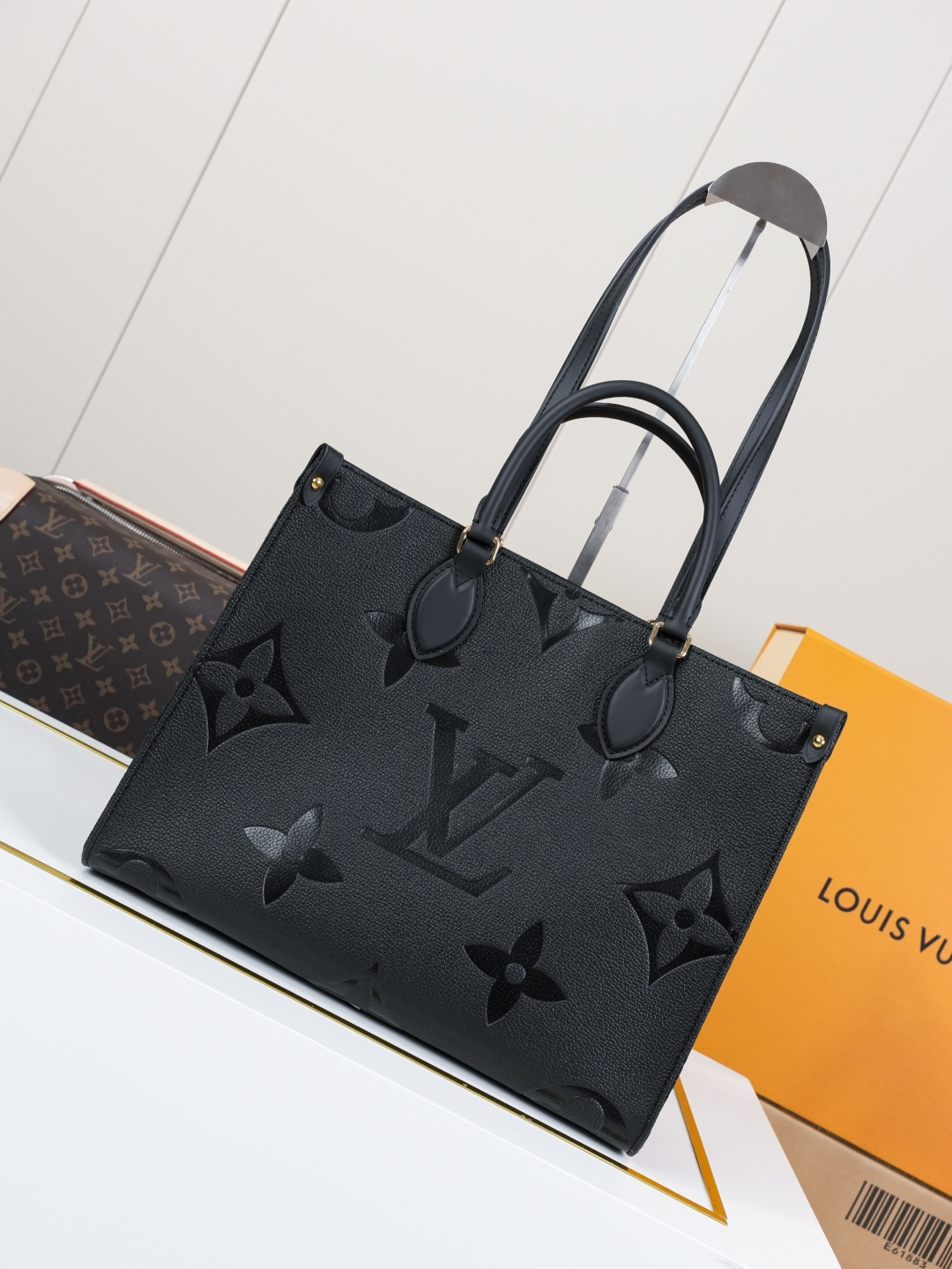 Louis Vuitton Onthego MM Tote Bag in Monogram Empreinte Leather