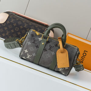 Louis Vuitton Keepall Bandoulière 25 Travel Bag in Monogram Surplus