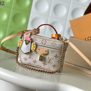 Louis Vuitton LV Crafty Vanity Chain Handbag