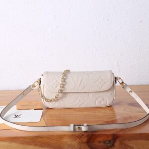 Wallet On Chain Ivy in Monogram Empreinte Leather