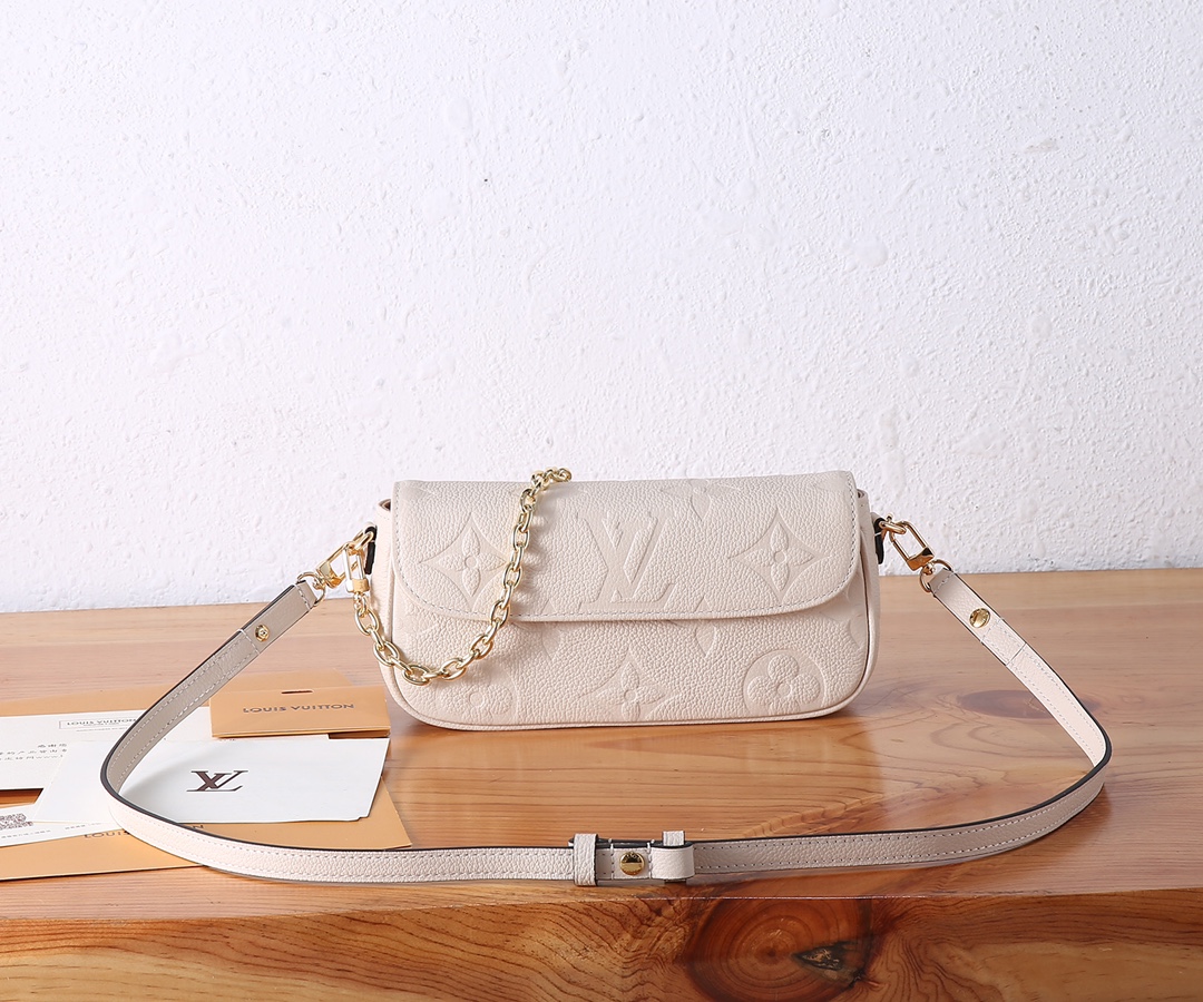 Wallet On Chain Ivy in Monogram Empreinte Leather