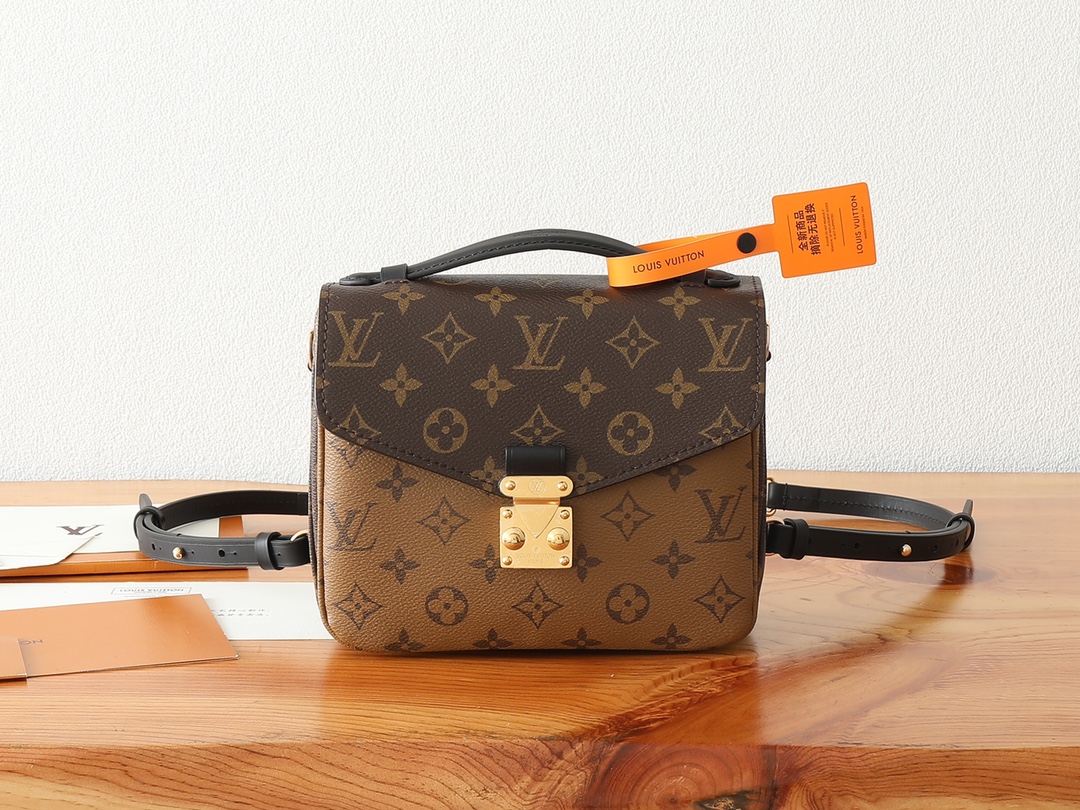 Pochette Métis Shoulder Bag M11941