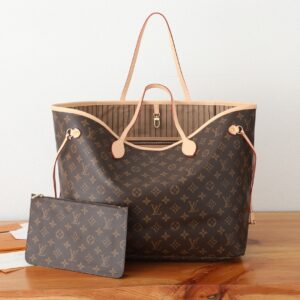 Louis Vuitton Neverfull Large Tote Bag in Monogram Canvas