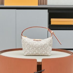 Louis Vuitton Pochette Hills Bag M29879 Oatmeal