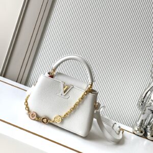Louis Vuitton Capucines Handbag M00014