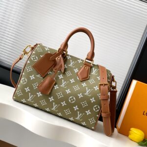 Speedy P9 Bandoulière 30 Handbag in Green Monogram Leather