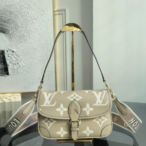 Louis Vuitton Diane Handbag M46584