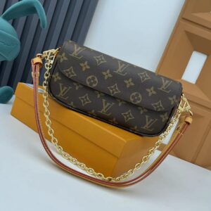 Louis Vuitton Wallet On Chain Ivy in Monogram Canvas