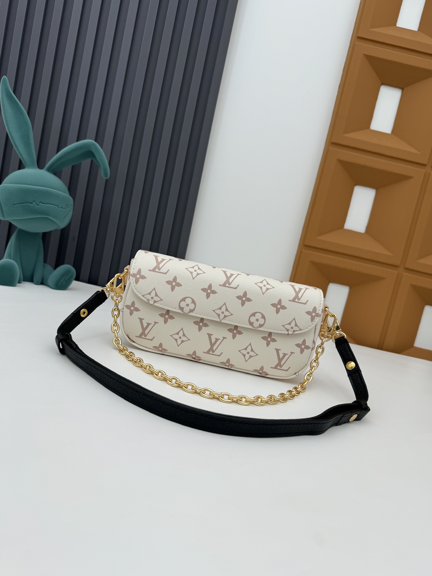 Louis Vuitton Wallet On Chain Ivy M83091