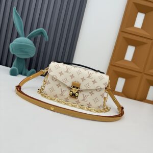 Pochette Métis East West Shoulder Bag