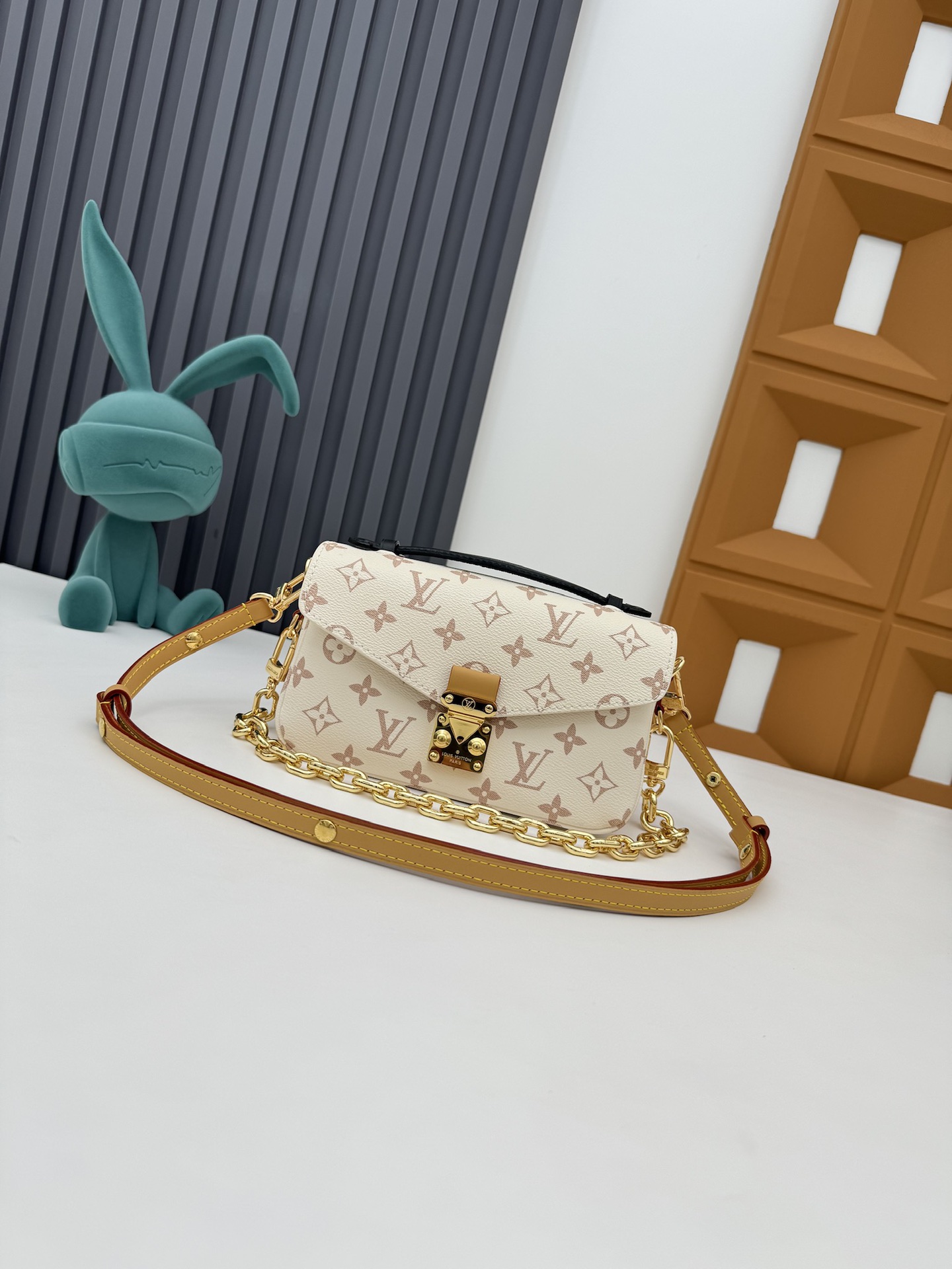 Pochette Métis East West Shoulder Bag