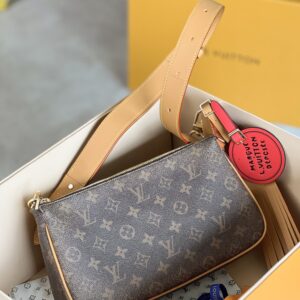 Louis Vuitton Pochette Accessoire XL M11623