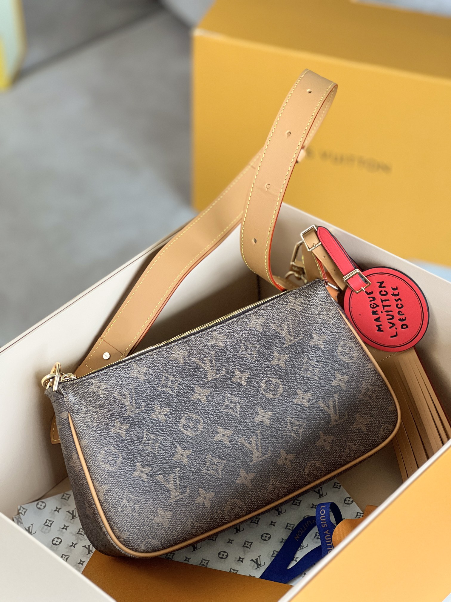 Louis Vuitton Pochette Accessoire XL M11623