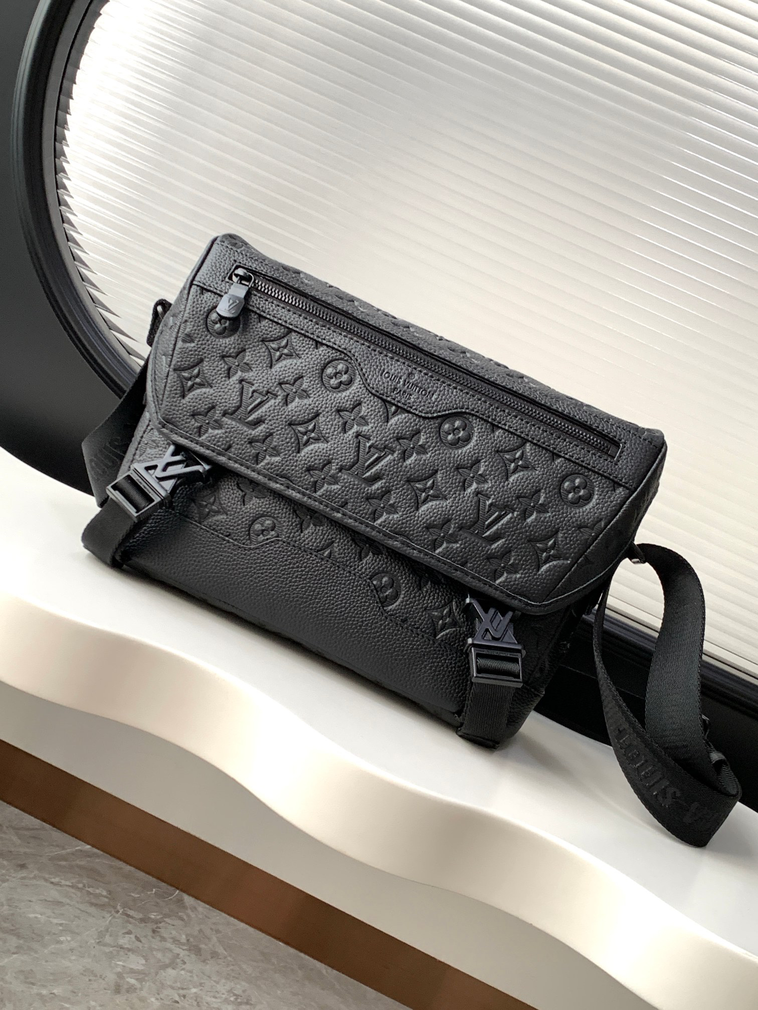 Louis Vuitton Voyager Messenger Bag M25121 in Monogram Shadow Leather