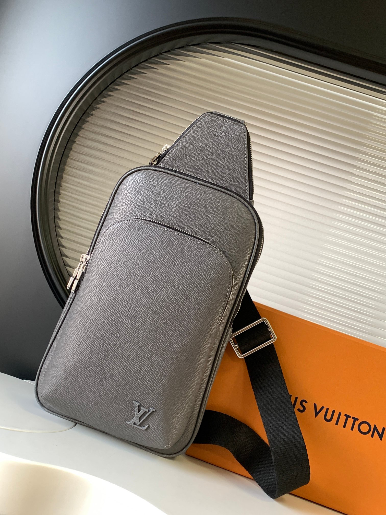 Louis Vuitton Avenue Sling Bag M30859 in Gray