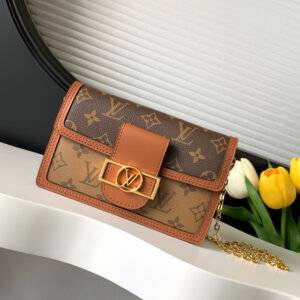 Louis Vuitton Dauphine Chain Bag M68746