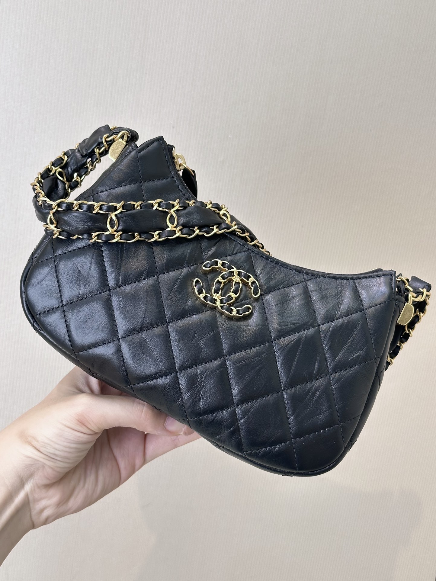 Chanel 23K Vintage-Style Leather Shoulder Bag