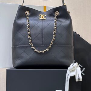 Chanel 25A Leather Handbag 5636