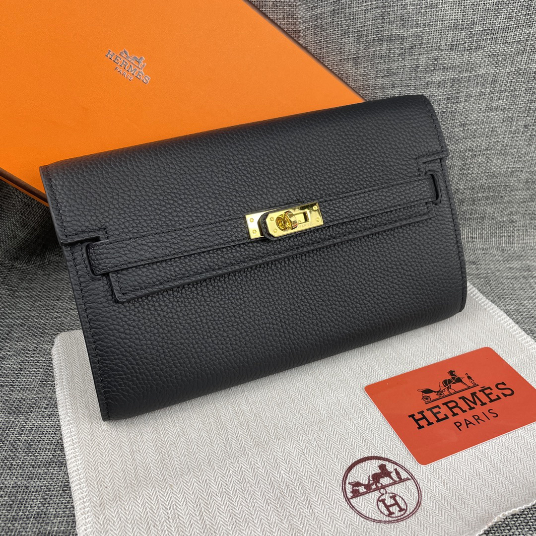 Hermès Kelly Handbag in Togo Leather with Gold-Tone Hardware