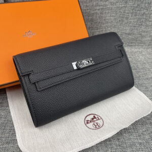 Hermès Kelly Handbag in Togo Leather