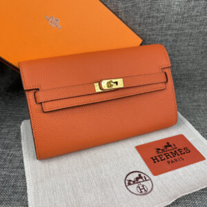 Hermès Kelly Handbag in Togo Leather