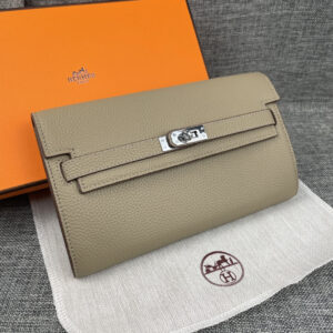 Hermès Kelly Handbag in Togo Leather