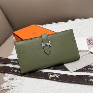 Hermès Women’s Togo Leather Zip Wallet