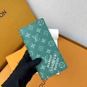 Louis Vuitton M12656 Long Wallet in Monogram Heritage Canvas