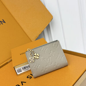 Louis Vuitton Lisa Monogram Wallet with Gold Four-Leaf Clover Charm