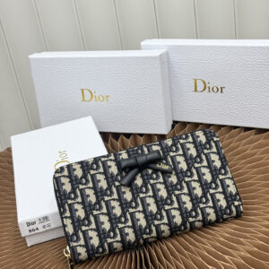 Dior Voyageur Slim Wallet in Blue Dior Oblique
