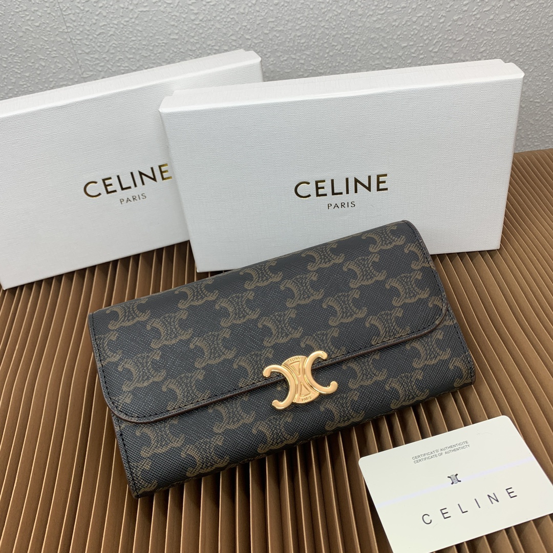 Triomphe Large Leather Wallet