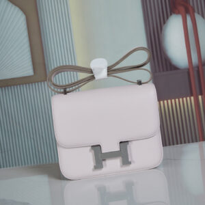 Hermès Constance Handmade Epsom Leather Shoulder Bag in Dreamy Pink