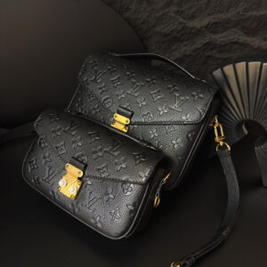 Pochette Metis East West Shoulder Bag in Black Cowhide Leather