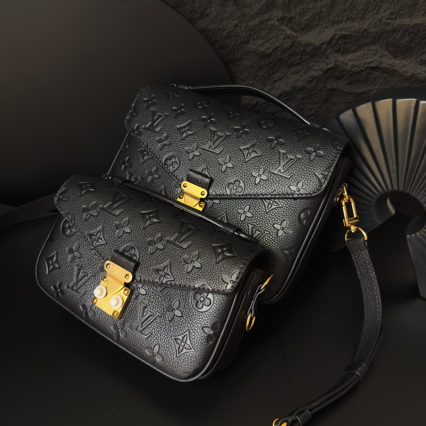 Pochette Metis East West Shoulder Bag in Black Cowhide Leather