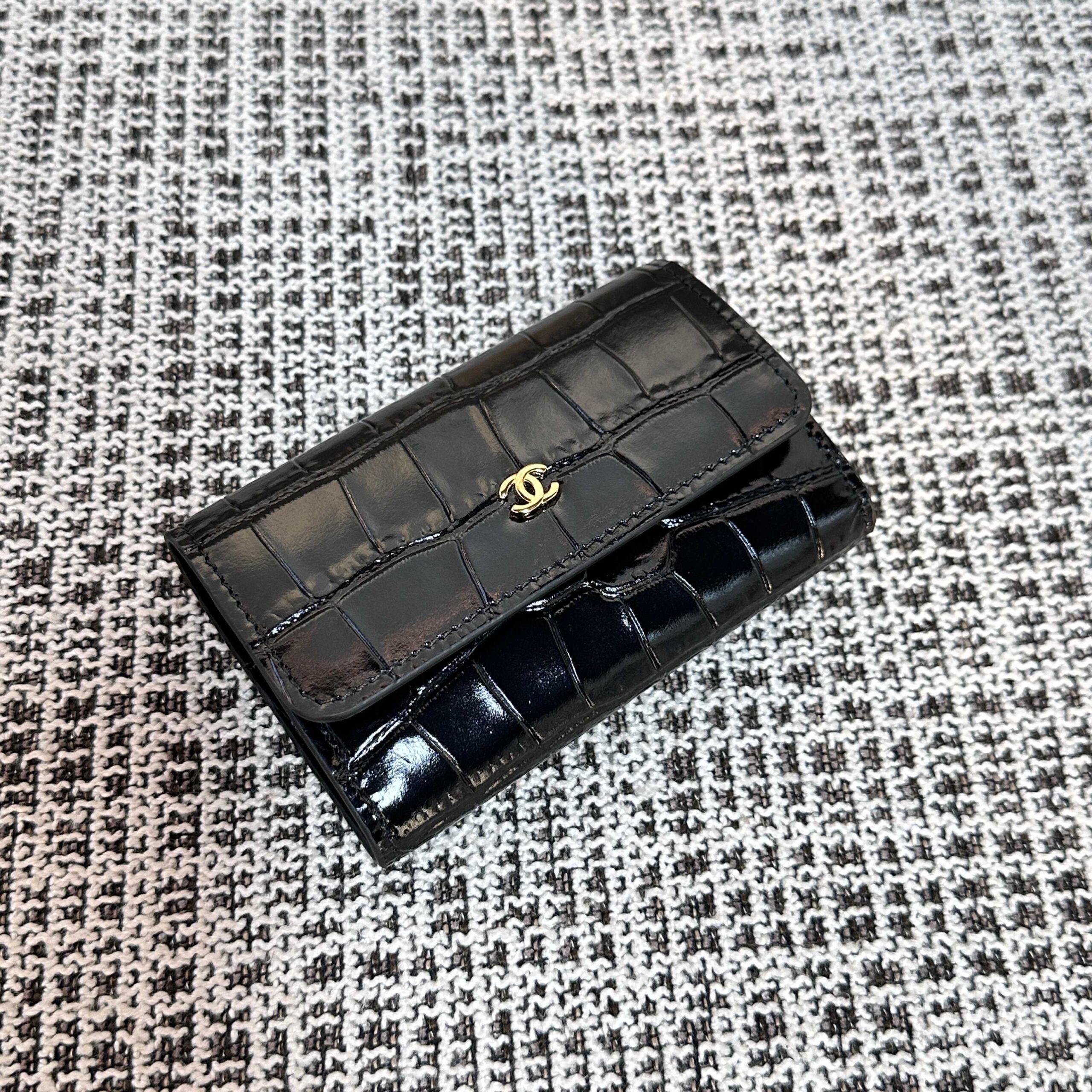 CHANEL Crocodile-Embossed Flap Card Holder - Image 2