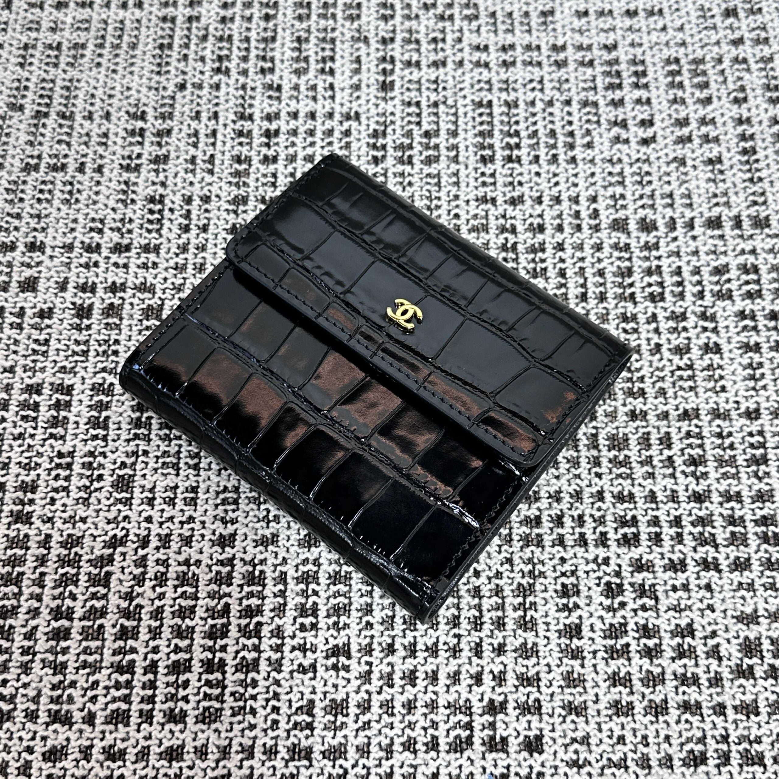 CHANEL Crocodile-Embossed Leather Trifold Wallet - Image 2