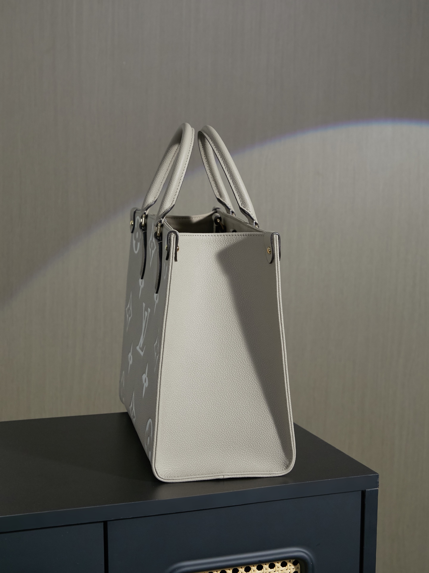 Louis Vuitton OnTheGo MM Medium Tote Bag M45494 - Image 2