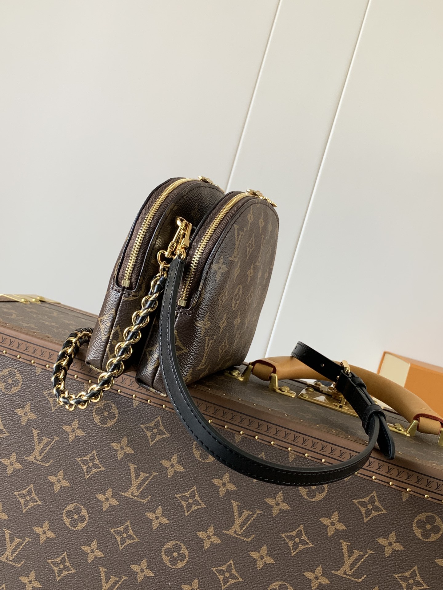 Louis Vuitton Alma Handbag M12996 - Image 2