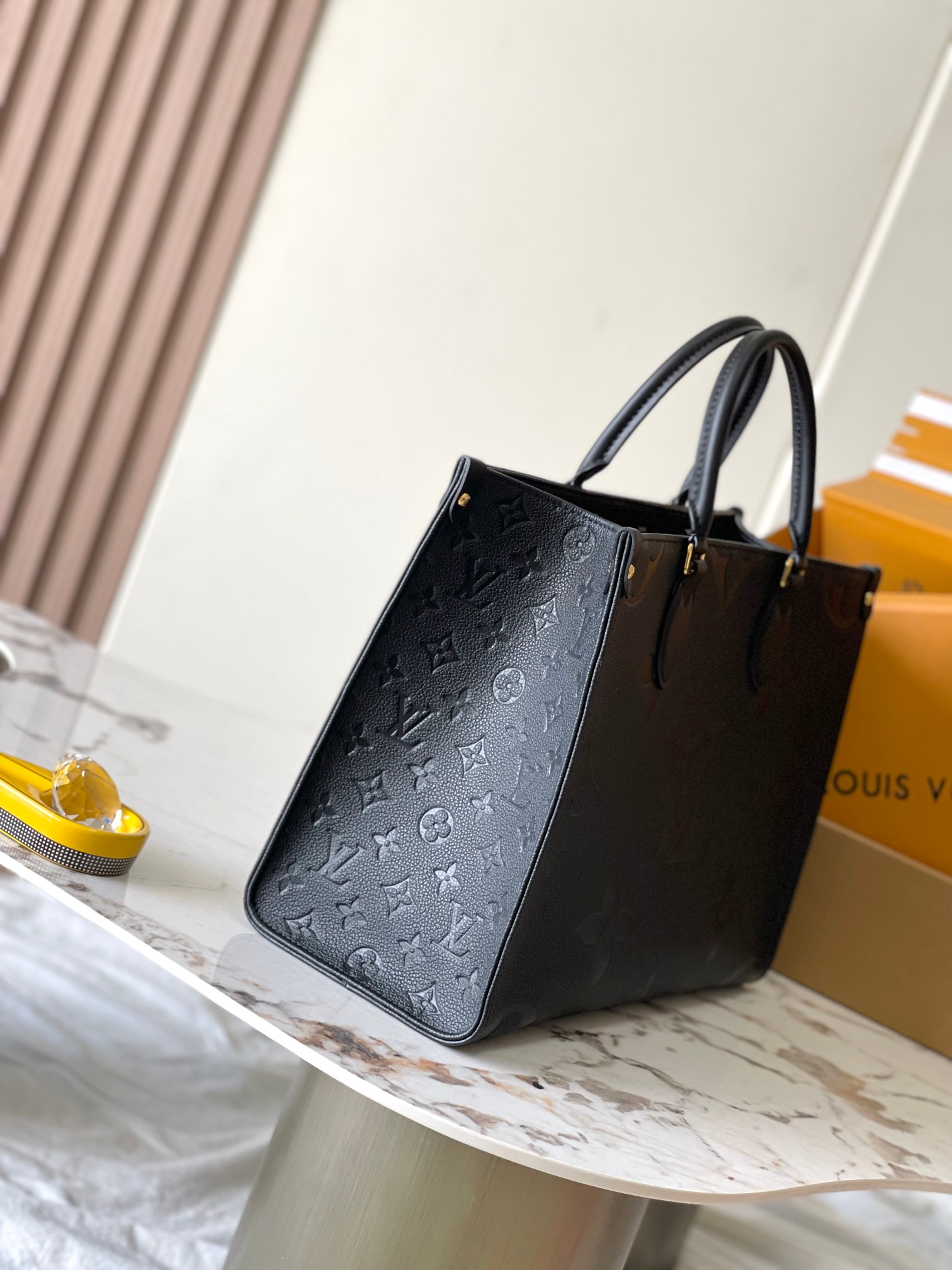 Louis Vuitton Onthego MM Tote Bag - Image 2