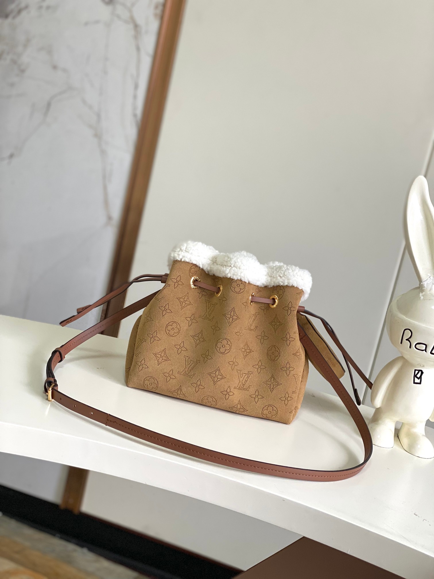 Louis Vuitton Bella Bucket Bag M11839 in Shearling - Image 2