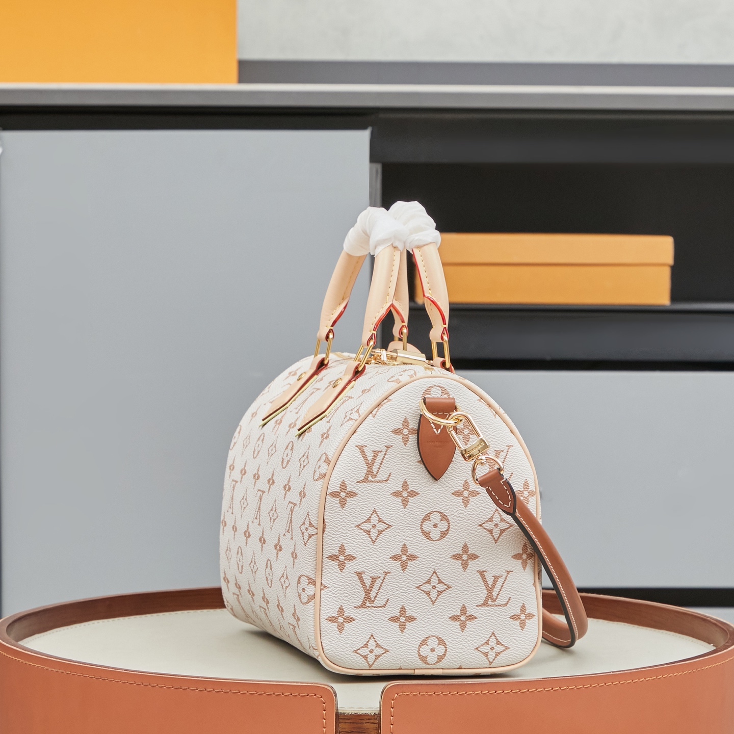 Louis Vuitton M2A038 Crafty Sedy Bandoulière Bag - Image 2