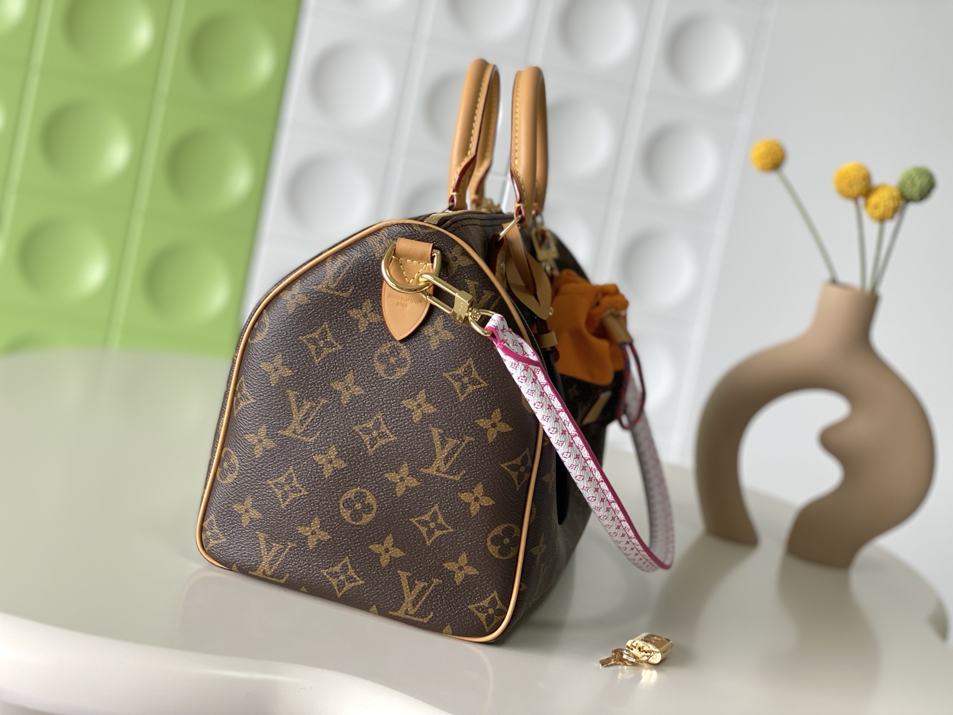 Louis Vuitton Sedy Soft 30 Handbag - Image 2