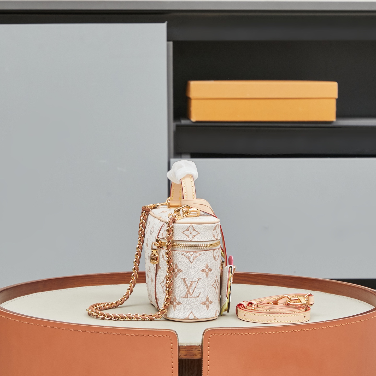 Louis Vuitton M29782 Vanity Chain Pouch – LV Crafty Monogram Dune - Image 2