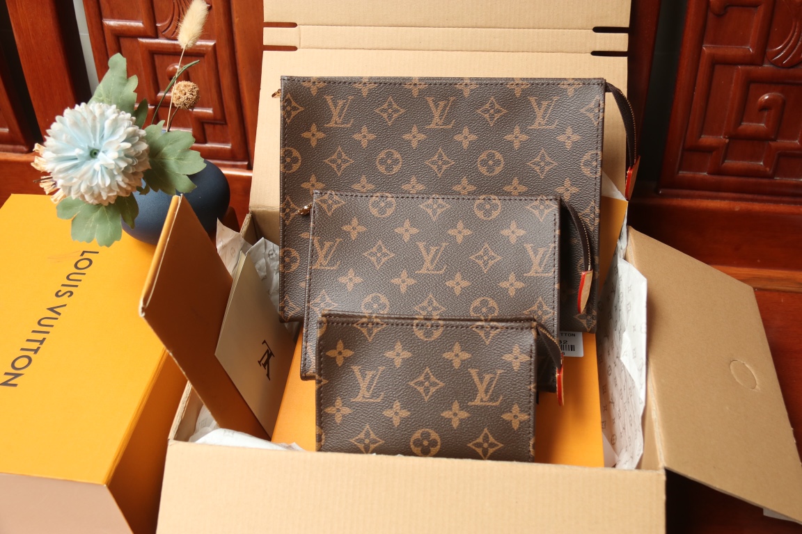 Louis Vuitton M47195 Three-Piece Bag Set - Image 2