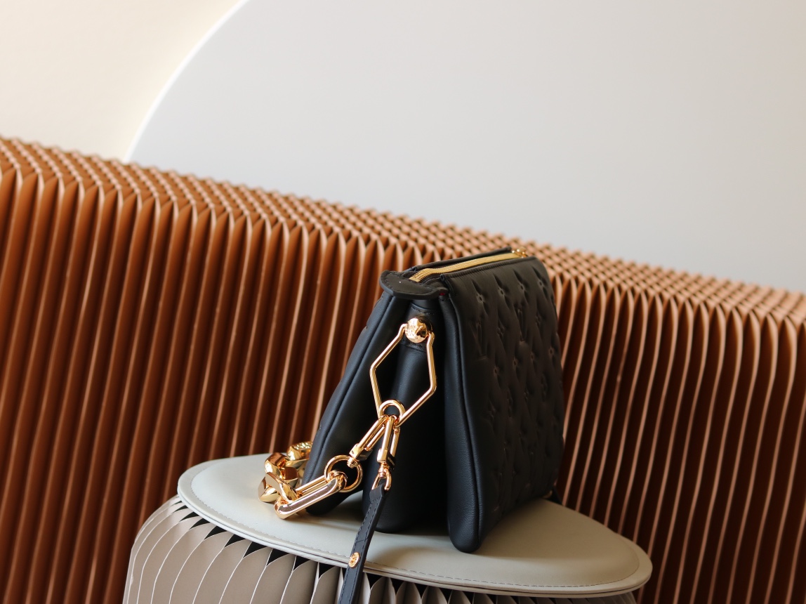 Louis Vuitton Coussin BB Lambskin Shoulder Bag - Image 2