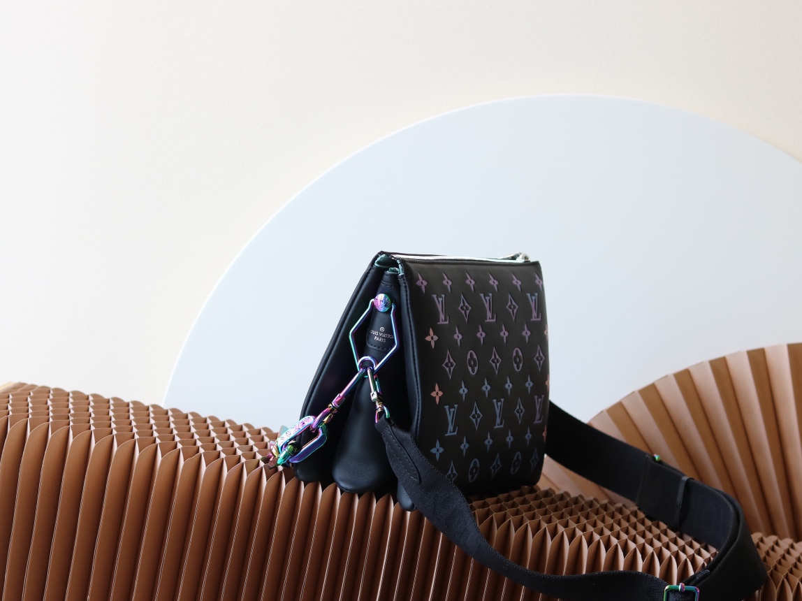 Louis Vuitton Coussin Small Crossbody Bag M23618 - Black - Image 2