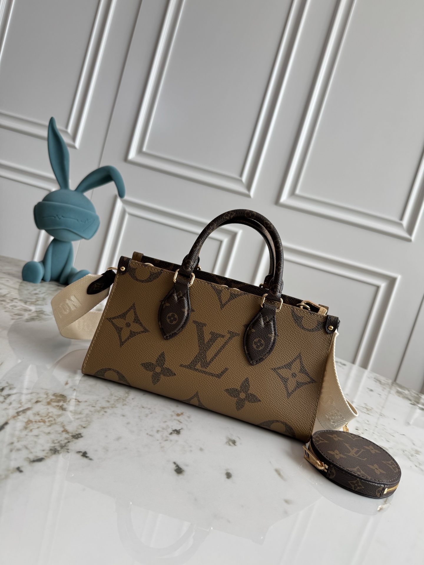 Louis Vuitton OnTheGo East West Tote Bag M46653 - Image 2