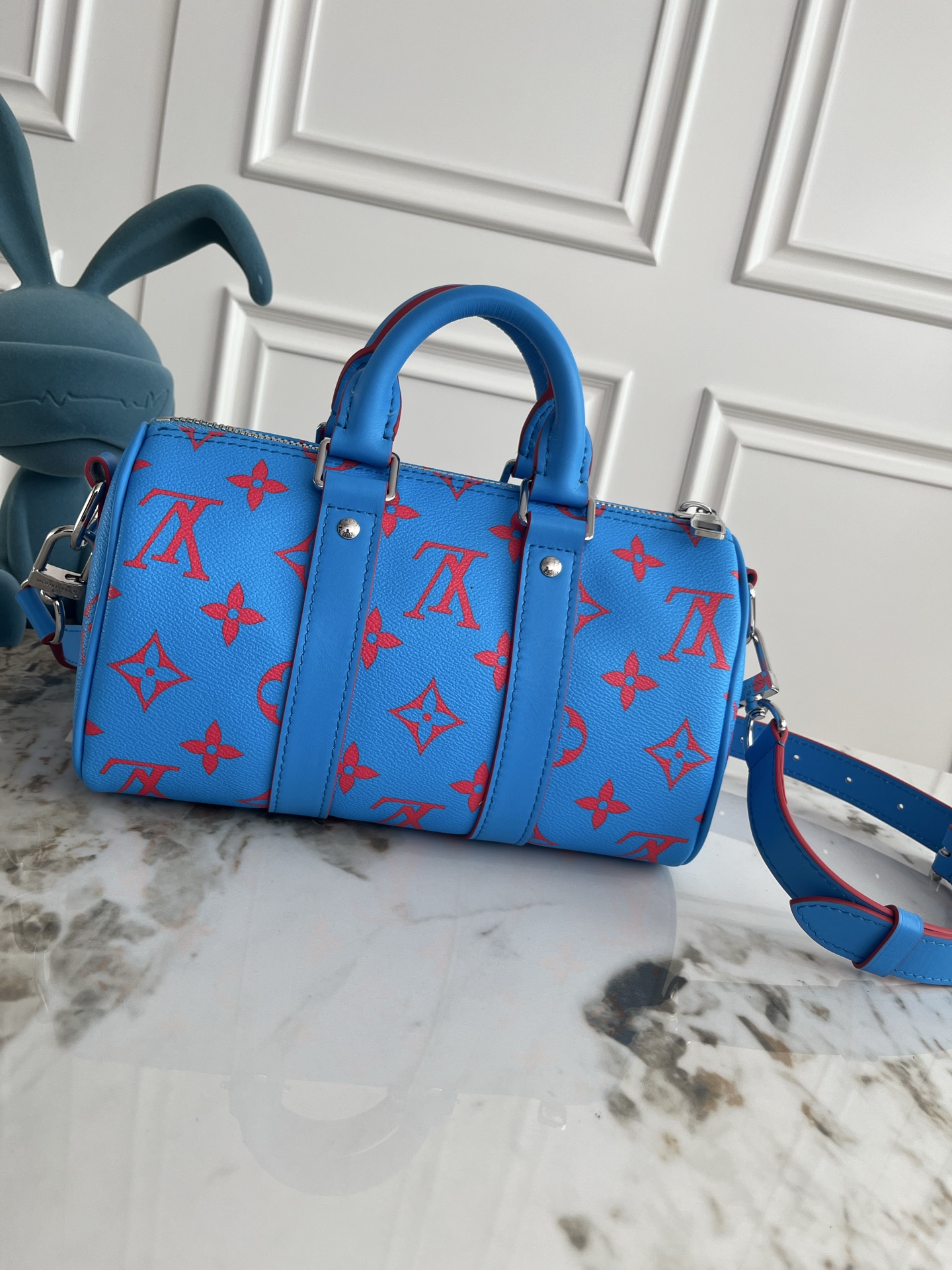 Louis Vuitton Keepall Bandoulière 25 Monogram Surfin' Travel Bag - Image 2