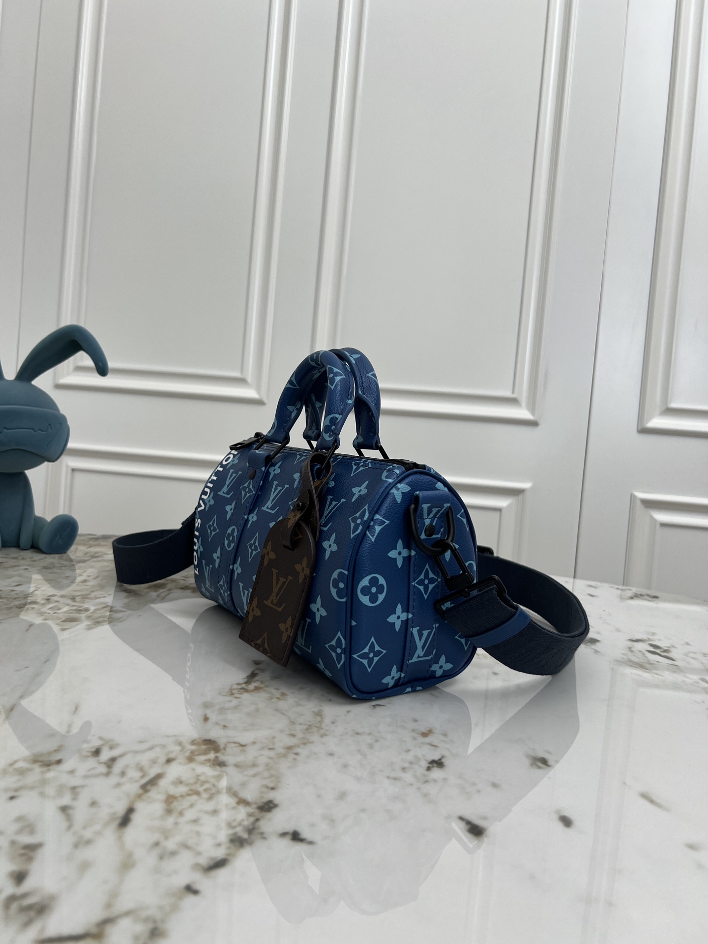 Louis Vuitton Keepall Bandoulière 25 Travel Bag - Image 2