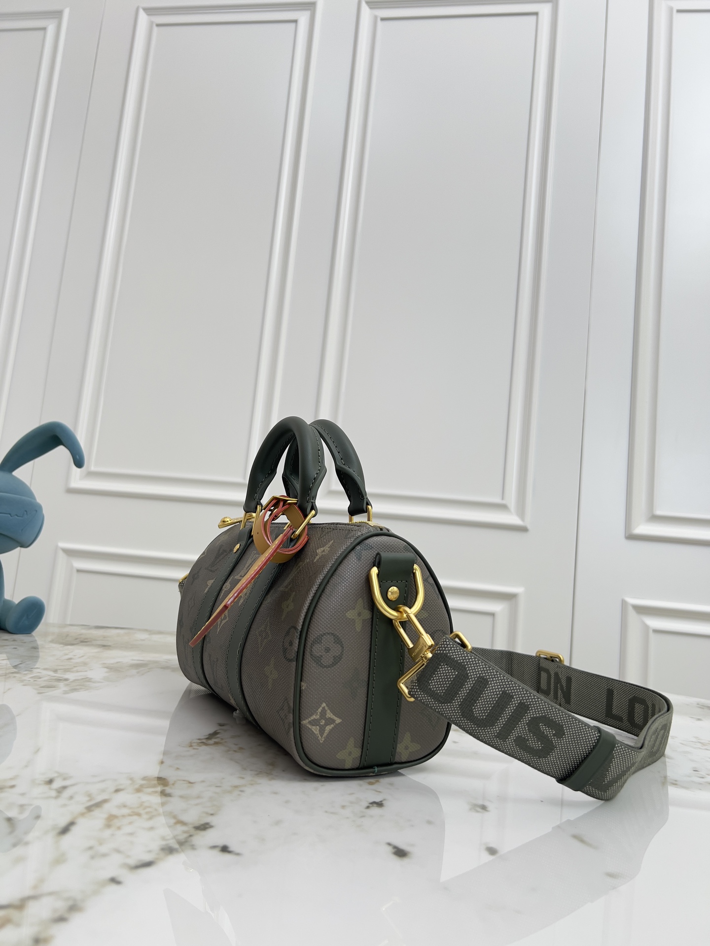 Louis Vuitton Keepall Bandoulière 25 Travel Bag in Monogram Surplus Military Green - Image 2